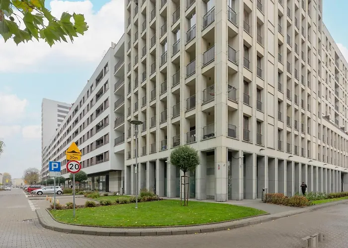 Warsaw Srodmiescie Apartment With Balcony By Noclegi Renters