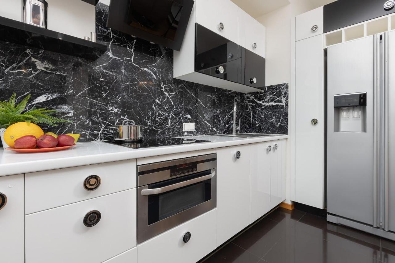 Apartment Srodmiescie With Balcony By Renters