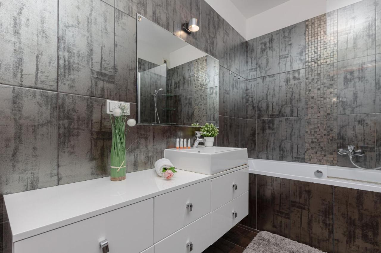 Appartamento Srodmiescie With Balcony By Renters *