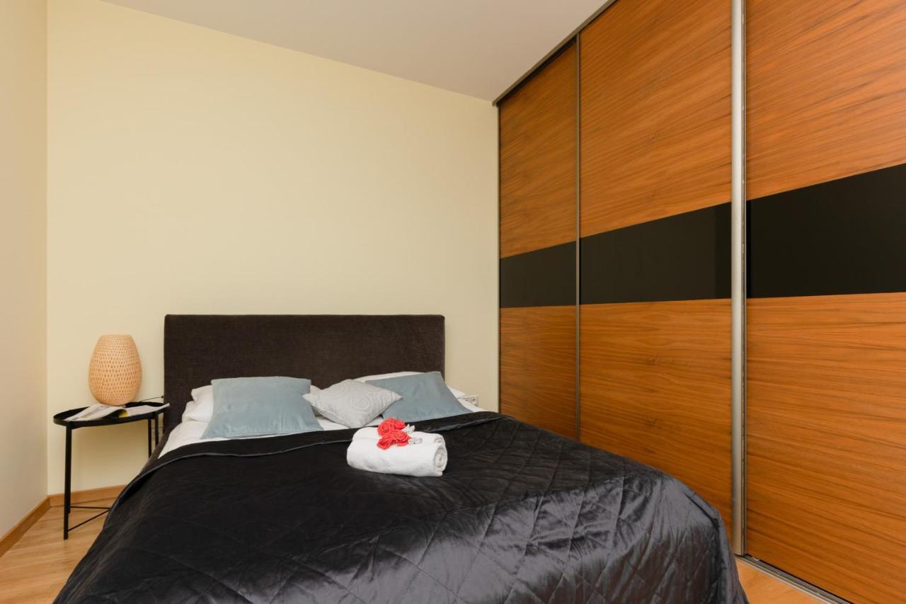 Srodmiescie With Balcony By Renters Apartment *